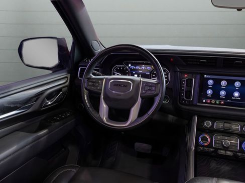 Used 2021 GMC Yukon XL Denali w/ Denali Premium Package AWD/4WD image 31
