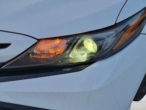 Certified 2022 Toyota Camry SE w/ Convenience Package FWD image 6