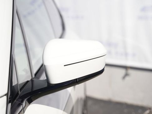 Used 2022 BMW iX xDrive50 w/ Premium Package image 12