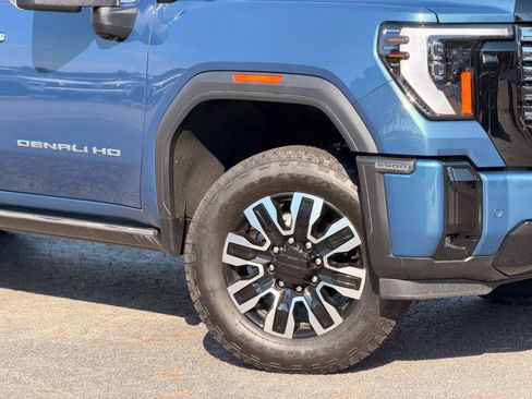 Used 2025 GMC Sierra 2500 Denali Ultimate AWD/4WD image 3
