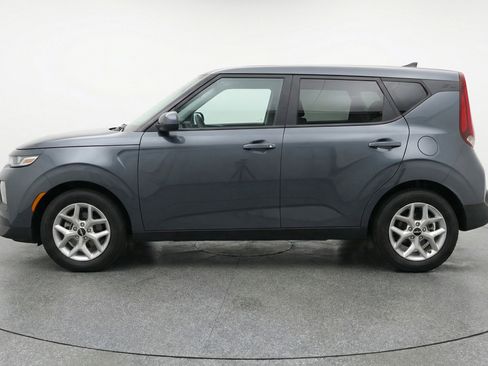 Used 2025 Kia Soul LX w/ LX Technology Package FWD image 5