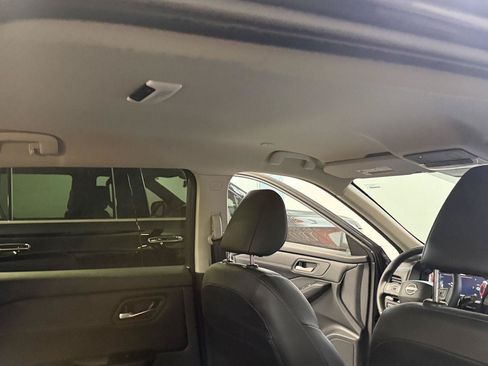 Used 2025 Nissan Rogue SL AWD/4WD image 17
