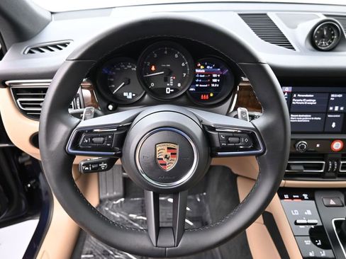 Certified 2023 Porsche Macan AWD/4WD image 19