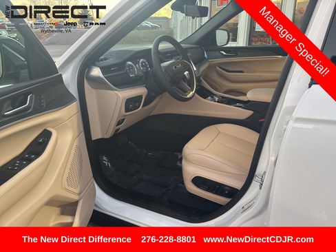 New 2025 Jeep Grand Cherokee Limited w/ Luxury Tech Group II image 11