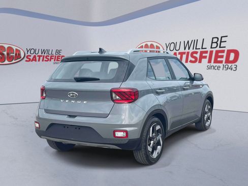 Used 2022 Hyundai Venue SEL FWD image 5