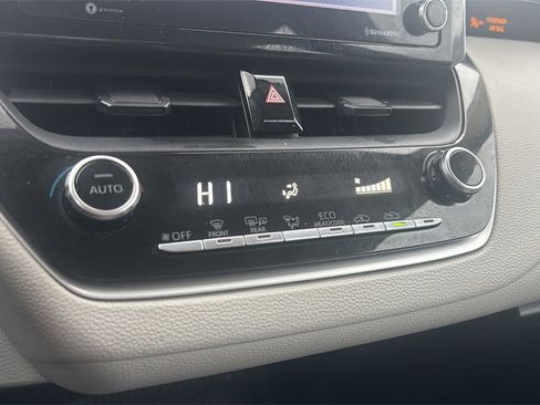 Used 2021 Toyota Corolla LE image 24