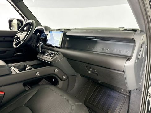 Used 2025 Land Rover Defender 110 X-Dynamic SE image 13