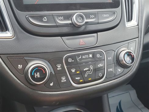 Used 2017 Chevrolet Malibu Premier image 25