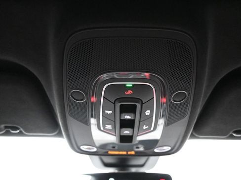 Used 2025 Lamborghini Urus SE AWD/4WD image 23