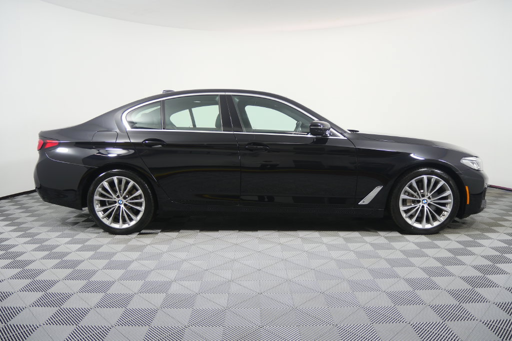 Certified 2023 BMW 530i xDrive w/ Convenience Package AWD/4WD image 3