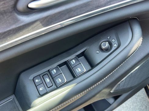 Used 2025 Jeep Grand Cherokee Overland AWD/4WD image 15