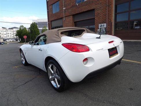 Used 2009 Pontiac Solstice Convertible RWD image 3