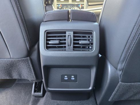 Used 2024 Nissan Rogue SV w/ SV Premium Package FWD image 27