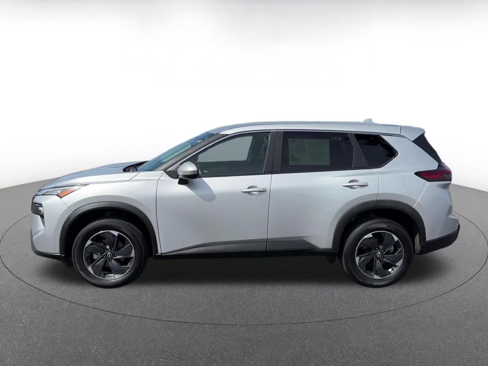 Used 2025 Nissan Rogue SV AWD/4WD image 8