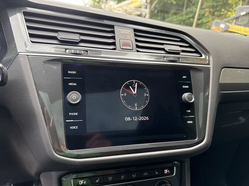 Used 2020 Volkswagen Tiguan SE R-Line FWD image 27