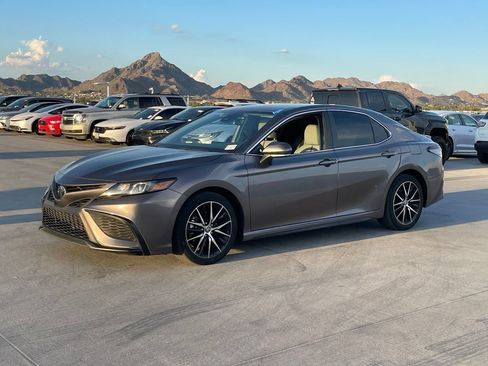 Used 2024 Toyota Camry SE AWD/4WD image 2