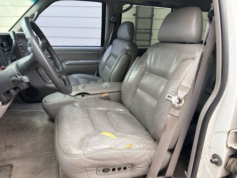 Used 1999 Chevrolet Suburban 4WD w/ Preferred Equipment Group 3 image 13