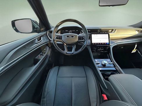 New 2025 Jeep Grand Cherokee L Overland w/ Advanced Protech Group III AWD/4WD image 14