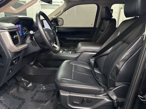 Used 2024 Ford Expedition XLT AWD/4WD image 18