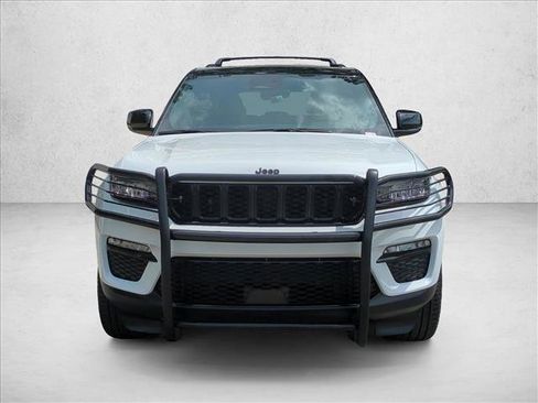 Used 2025 Jeep Grand Cherokee Limited image 2