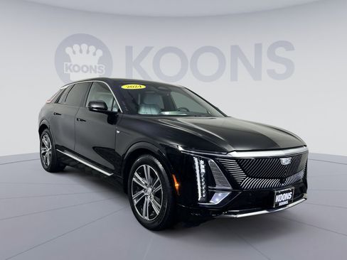 Used 2024 Cadillac Lyriq Luxury w/ LPO, Floor Liner Package AWD/4WD image 2