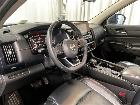 Used 2022 Nissan Pathfinder SV w/ SV Premium Package image 8