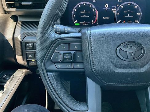 Used 2025 Toyota Tacoma TRD Pro AWD/4WD image 13