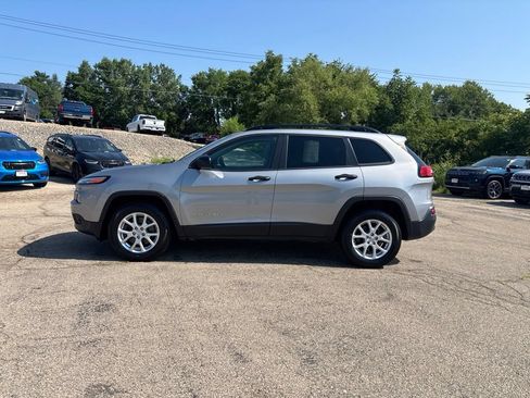 Used 2016 Jeep Cherokee Sport w/ Cold Weather Group AWD/4WD image 2