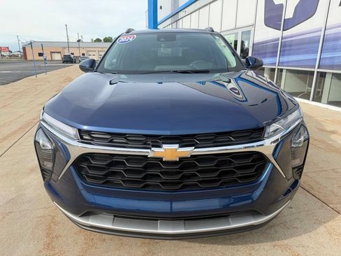 Used 2024 Chevrolet Trax LT w/ Driver Confidence Package FWD image 8
