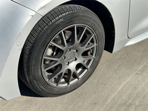 Used 2022 Toyota Corolla LE image 9