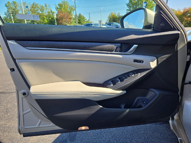 Used 2018 Honda Accord Touring image 12