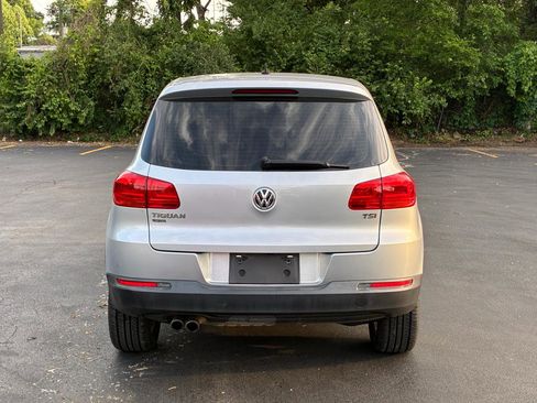 Used 2017 Volkswagen Tiguan Limited w/ Alloy Wheels Package FWD image 7