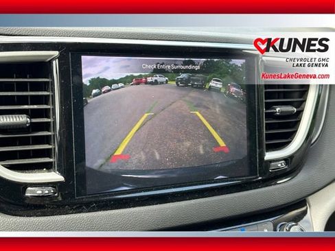 Used 2024 Chrysler Pacifica Touring-L FWD image 21