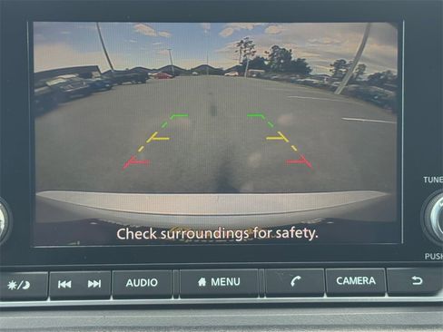 Used 2024 Nissan Rogue S image 25