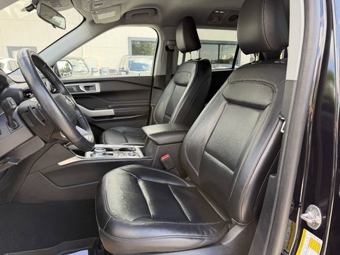 Used 2021 Ford Explorer XLT w/ Equipment Group 202A AWD/4WD image 22