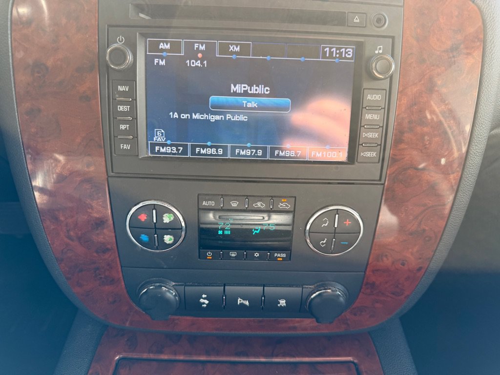 Used 2010 Chevrolet Avalanche LTZ AWD/4WD image 24
