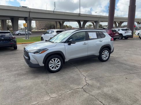 Used 2025 Toyota Corolla Cross LE image 9