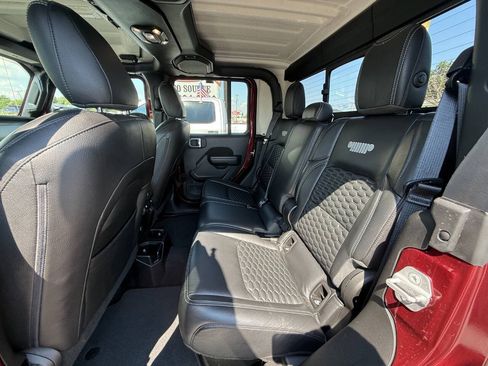 Used 2021 Jeep Gladiator Sport AWD/4WD image 9