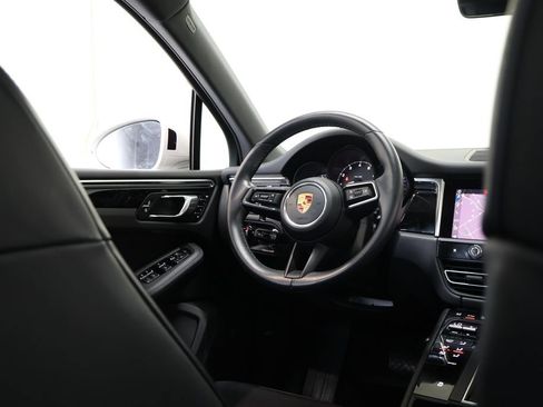 Used 2023 Porsche Macan AWD/4WD image 26