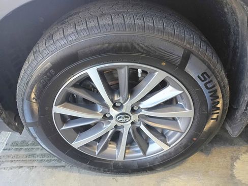 Used 2019 Toyota Highlander XLE image 37