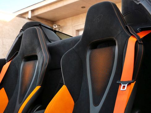 Used 2024 McLaren 750S Spider RWD image 18