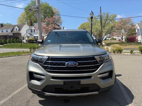Used 2020 Ford Explorer XLT w/ Equipment Group 202A image 2