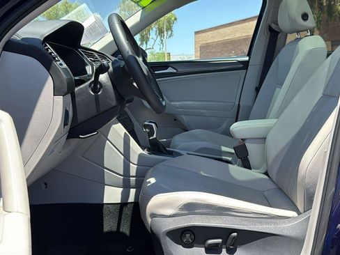 Used 2023 Volkswagen Tiguan SE w/ Panoramic Sunroof Package FWD image 23