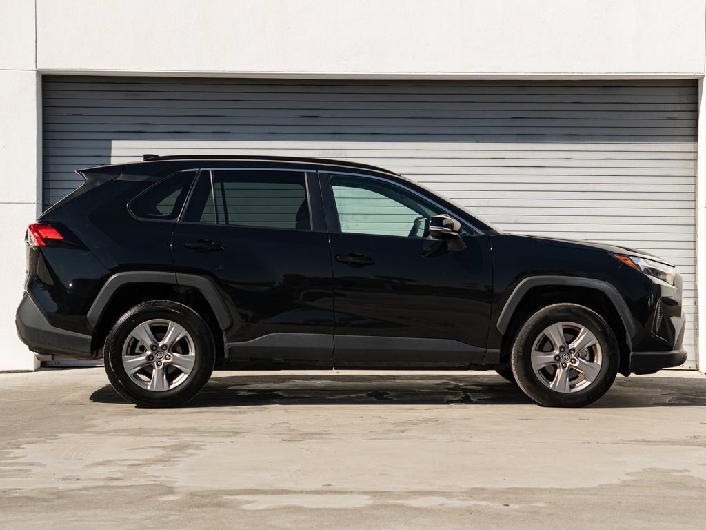 Used 2025 Toyota RAV4 XLE FWD image 23