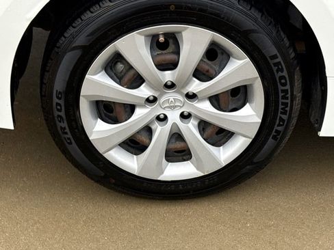 Used 2021 Toyota Corolla LE image 9