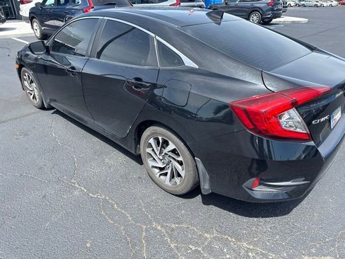 Used 2017 Honda Civic EX image 4