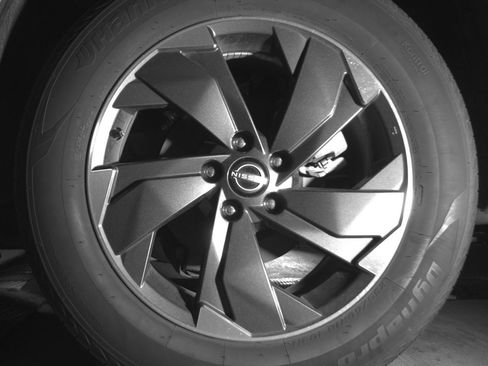 Used 2025 Nissan Rogue SV image 14