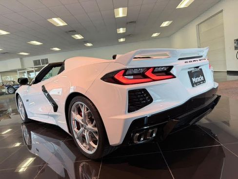 Used 2023 Chevrolet Corvette Stingray Premium Conv w/ Z51 Performance Package RWD image 7