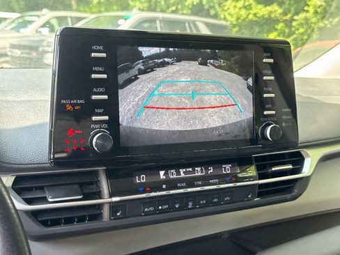 Used 2023 Toyota Sienna XLE FWD image 22