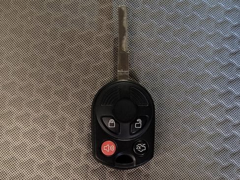 Used 2017 Ford Escape SE w/ Equipment Group 201A FWD image 32